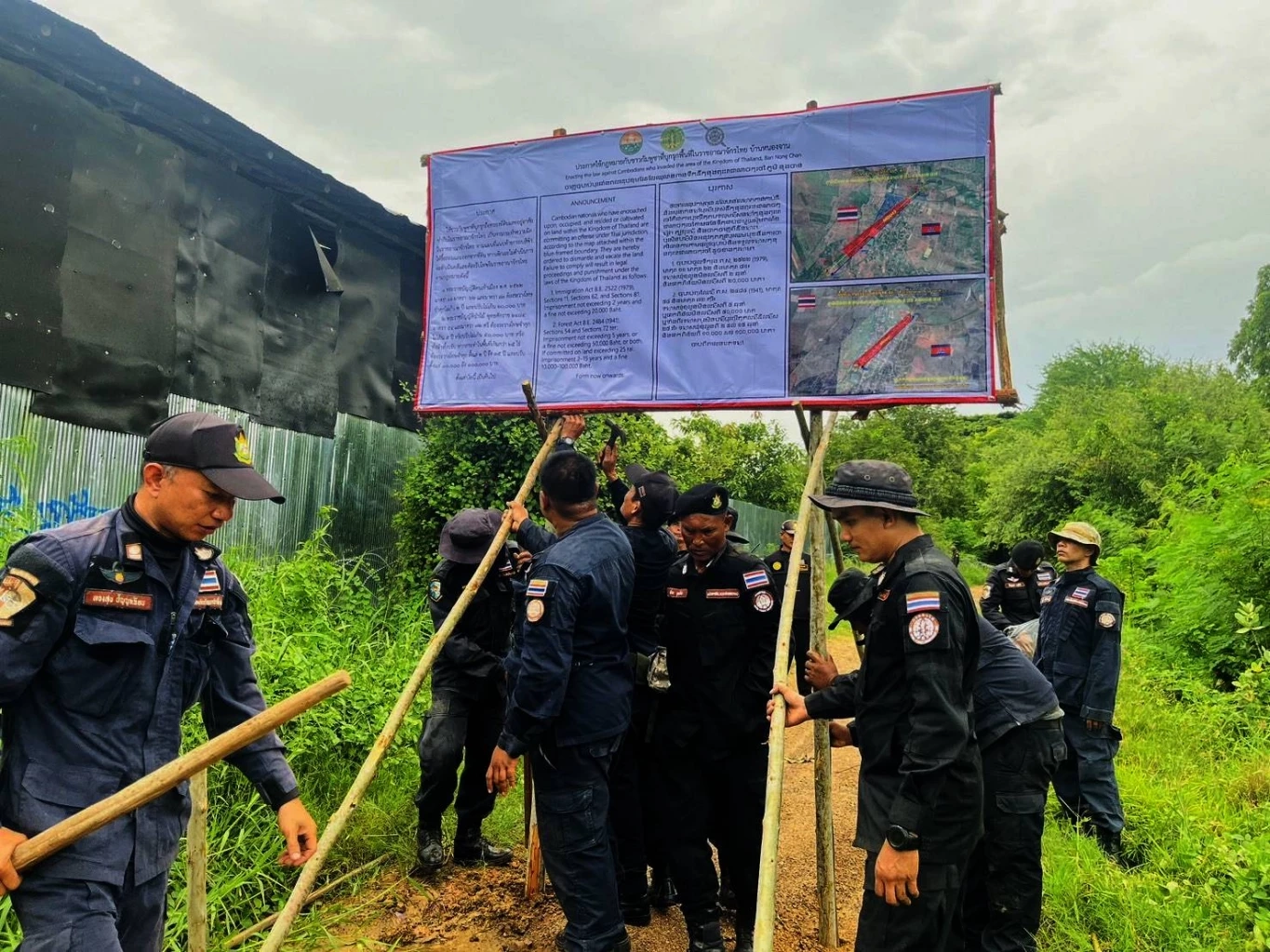 "ผู้ว่าฯ สระแก้ว" สั่งติดป้ายให้ "ชาวกัมพูชา" รื้อถอน-ย้ายออก จาก "บ้านหนองจาน" (มีคลิป)