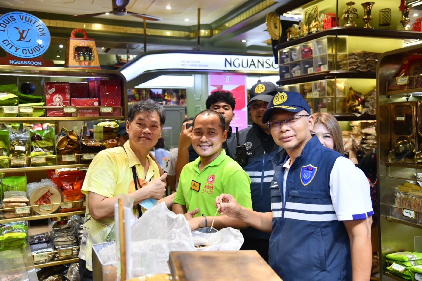 พาณิชย์ลุยตรวจเข้มราคาสินค้าไหว้สารทจีน ย้ำป้ายราคาต้องชัดเจน