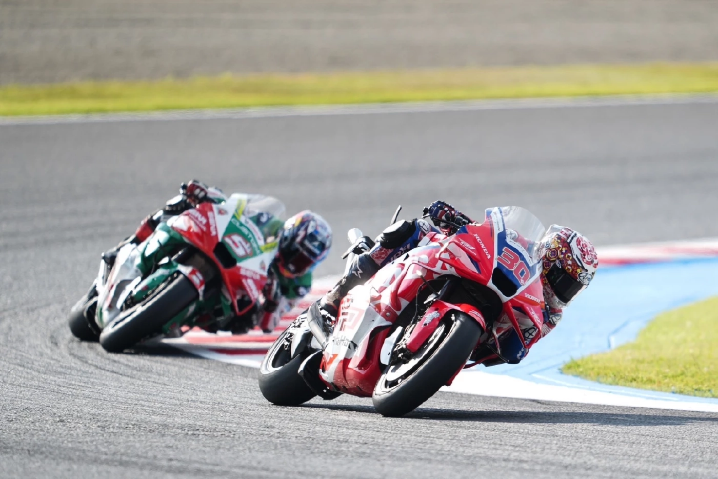 “มาร์เกซ” ผงาดซิวแชมป์โลกสมัย 7! “ก้อง-สมเกียรติ” ซิวอีกแต้ม