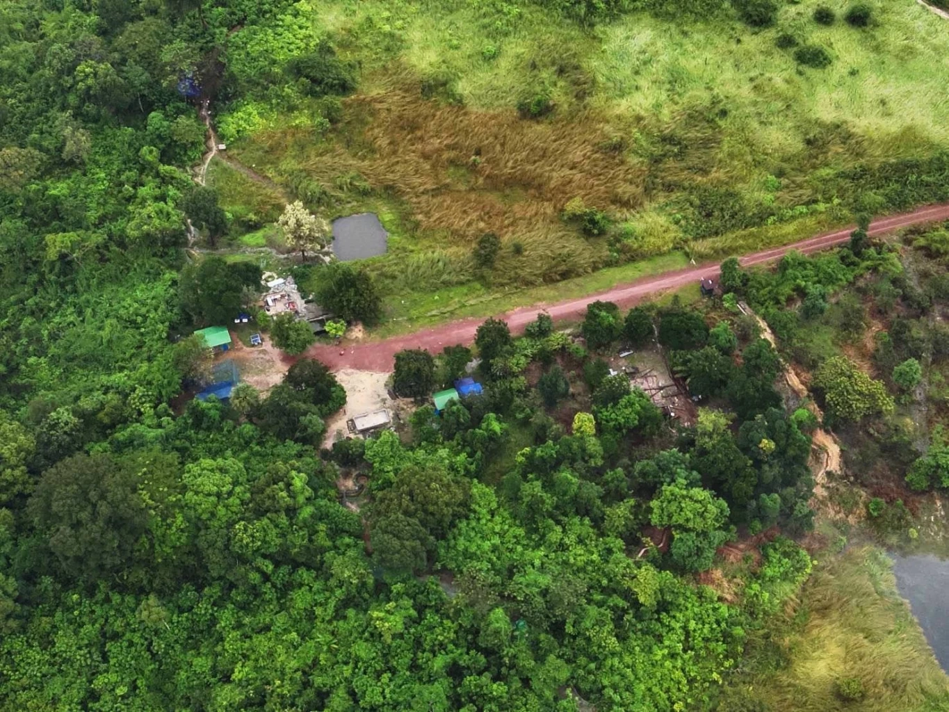 "กองทัพเรือ" เร่งผลักดัน-รื้อถอน "บ้าน 3 หลัง ชาวกัมพูชา" รุกล้ำชายแดน จ.ตราด