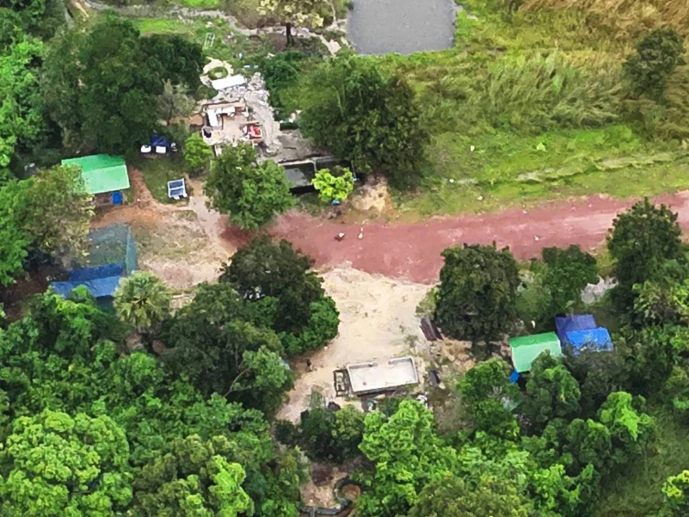 "กองทัพเรือ" เร่งผลักดัน-รื้อถอน "บ้าน 3 หลัง ชาวกัมพูชา" รุกล้ำชายแดน จ.ตราด