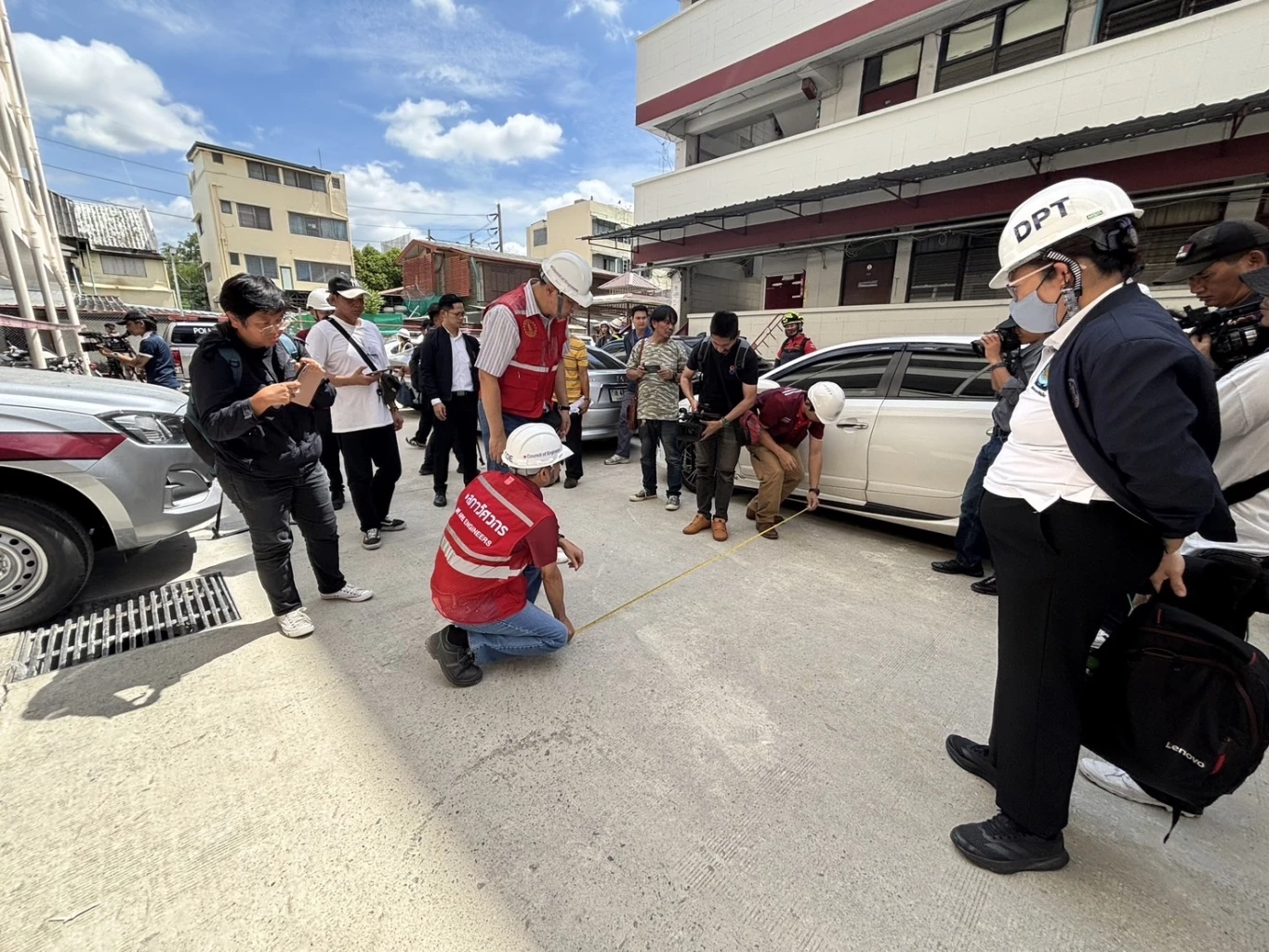 ยผ.ระดมทีมวิศวกรตรวจอาคารรอบเหตุหลุมยุบเพื่อความปลอดภัย