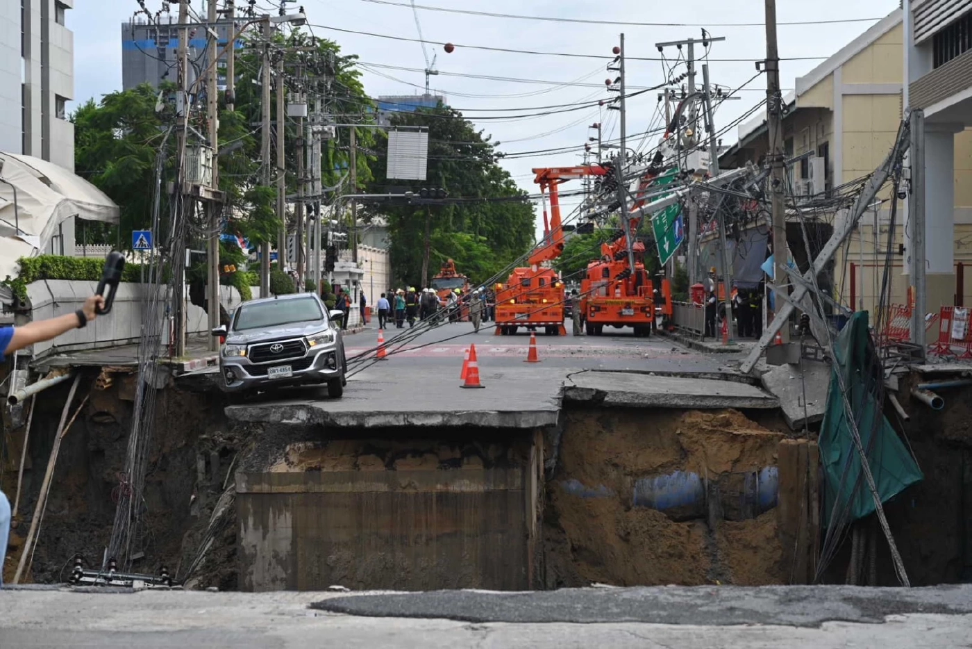 ชัชชาติ เผยสาเหตุถนนทรุดตัวหน้า รพ.วชิรฯ สั่ง 7 ข้อเร่งแก้ไขด่วน