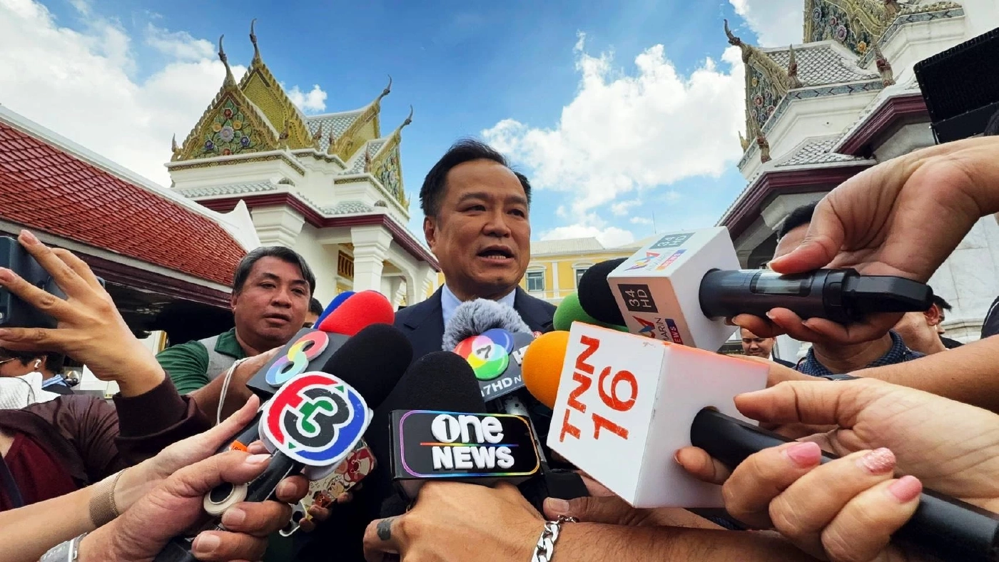 "นายกฯหนู" ไหว้ "ศาลหลักเมือง-วัดพระแก้ว" ก่อนนำรายชื่อ ครม. ขึ้นทูลเกล้าฯ เย็นนี้