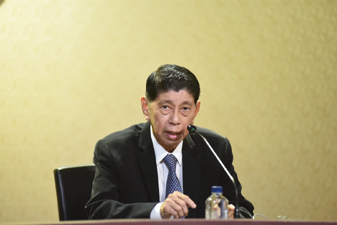 ผู้มาก่อนกาล!  "รัฐบาลเสียงข้างน้อย สักพักจะกลายเป็นเสียงข้างมาก"