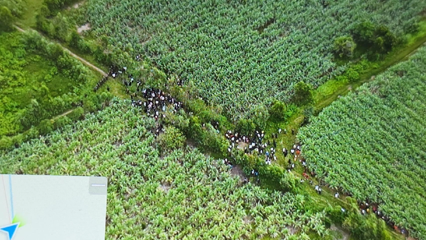 ทหารกัมพูชา ปลุกม็อบชาวบ้าน ลุกฮือ ถือไม้เผชิญหน้าทหารไทย