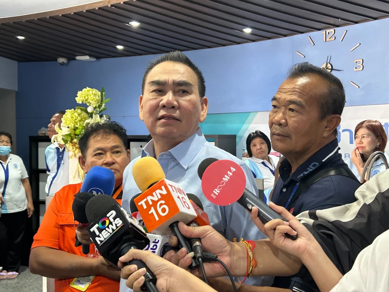 ายเดชอิศม์ ขาวทอง รักษาการณ์เลขาธิการพรรคประชาธิปัตย์