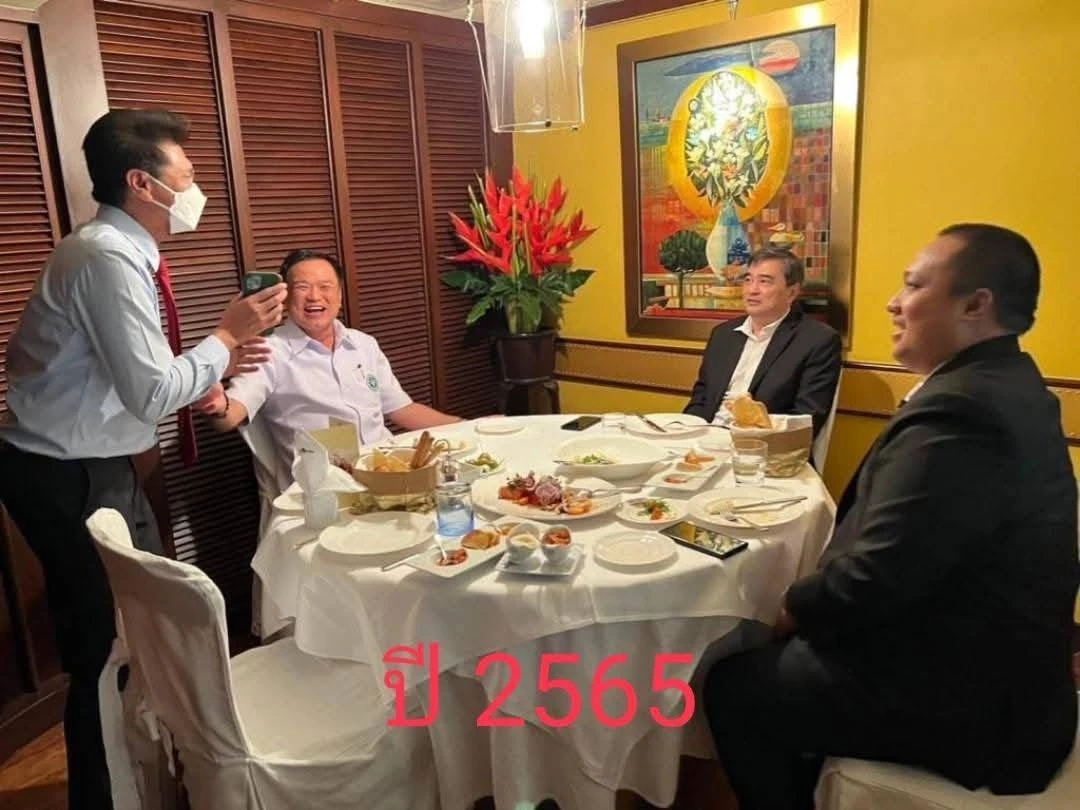 เป็นภาพเล่าเรื่อง นัยแห่งนัยทางการเมือง “อนุทิน” หารือ “อภิสิทธิ์”