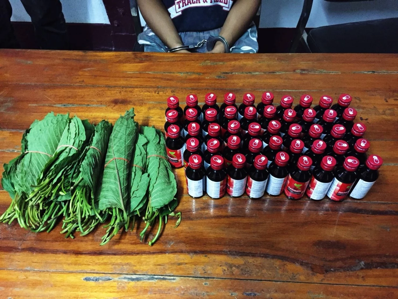 "ทวี-สมศักดิ์" ลงนาม ห้ามเร่ขาย-ตั้งแผงลอย "ใบกระท่อม-น้ำกระท่อม" (มีคลิป)