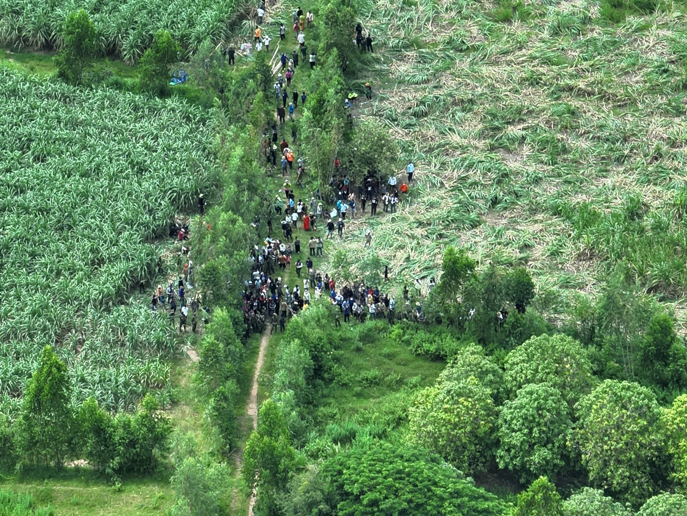 เเฉ! "กำนันลี" ขนชาวบ้านมายั่วยุ ป่วนทหารชายแดน "บ้านหนองจาน"