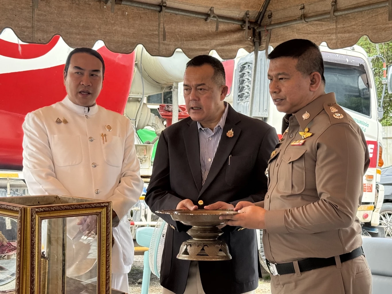 “รองจ๋อ” ประธานพิธียกเสาเอกที่ทำการ “สืบนครบาล 4” แห่งใหม่