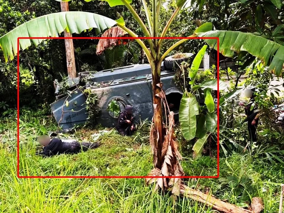 นราธิวาสเดือด! คนร้ายลอบวางระเบิด "รถหุ้มเกราะ" กระเด็นตกข้างทาง