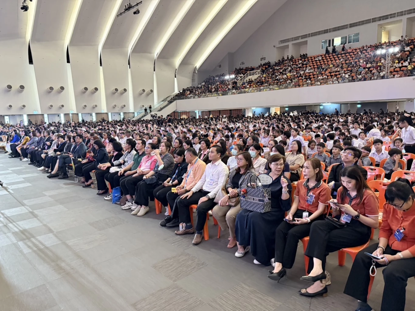 มข.แทบแตก! เยาวชน กว่า5 พันคน แห่ฟังแม่ทัพภาค 2 บรรยายพิเศษ