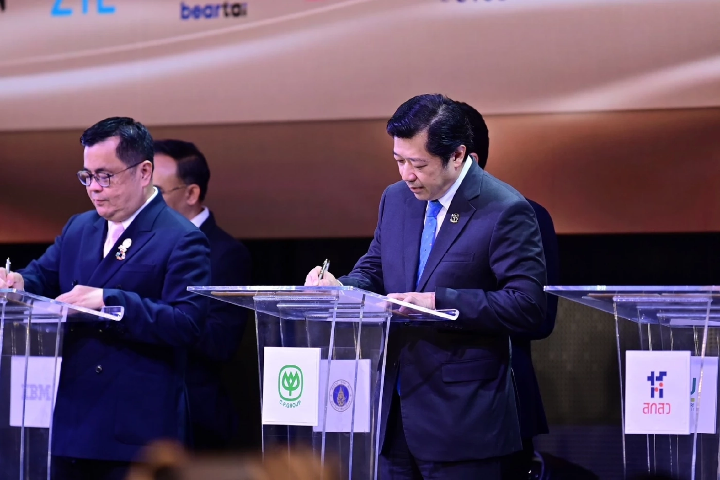 ซีพีจัดงานนวัตกรรมแห่งปี โชว์ AI-หุ่นยนต์สุดล้ำ พร้อมเชิดชู 82 ผลงานยอดเยี่ยม