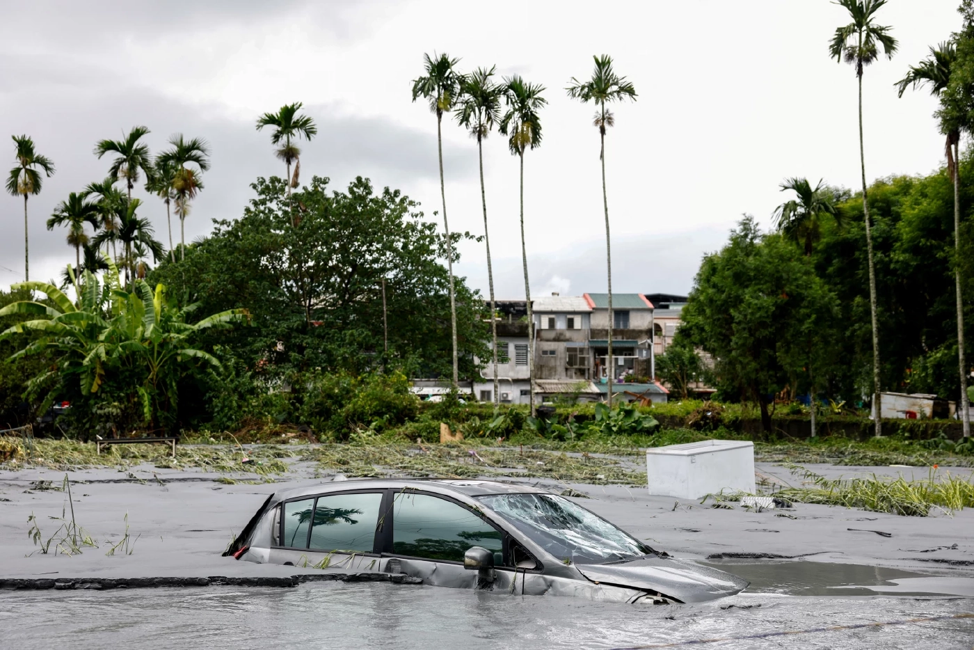 ไต้ฝุ่น "รากาซา" คร่าชีวิตแล้ว 14 ราย จีน อพยพแล้วเกือบ 2 ล้านคน