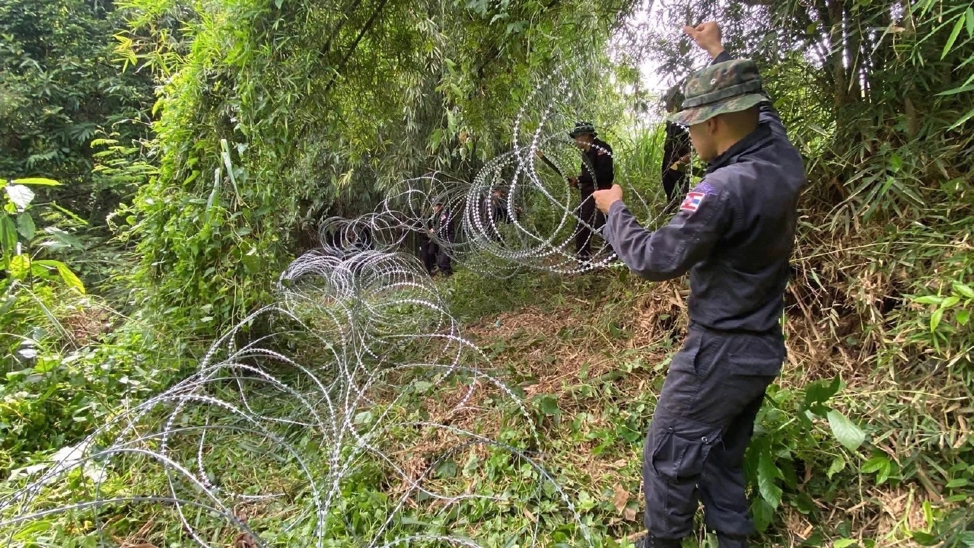 “รถจีโน่” มาแล้ว! สแตนบายพร้อมดับซ่า ม็อบกัมพูชา
