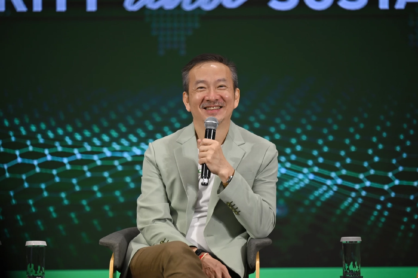 ชัยวัฒน์ โควาวิสารัช ประธานเจ้าหน้าที่บริหารกลุ่มบริษัทบางจาก และกรรมการผู้จัดการใหญ่ บริษัท บางจาก คอร์ปอเรชั่น จำกัด (มหาชน) 