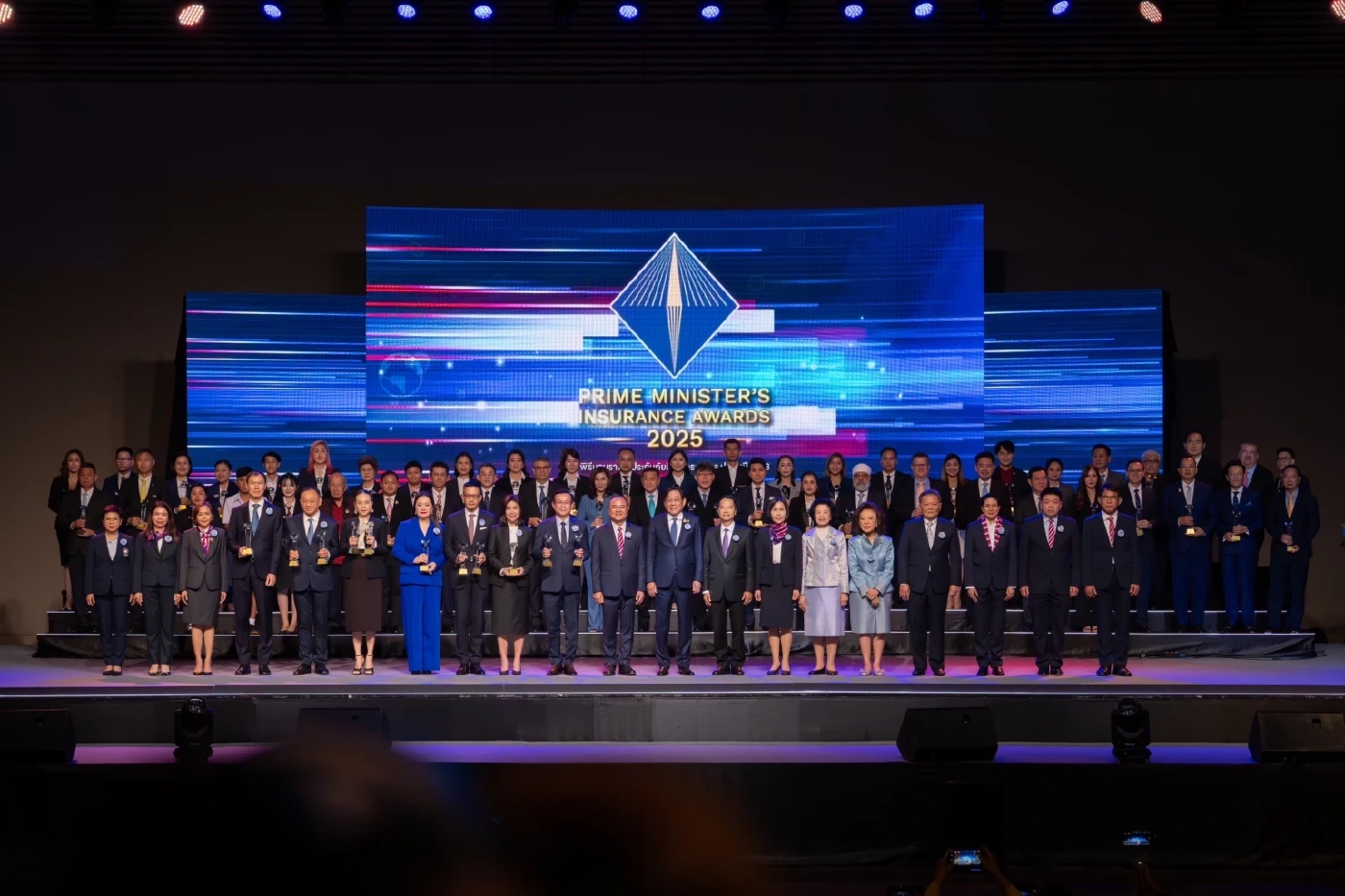 “มาดามแป้ง” นำทัพ “เมืองไทยประกันภัย"  คว้ารางวัลเกียรติยศสูงสุด และผู้ทำประโยชน์ต่อธุรกิจ จาก คปภ.