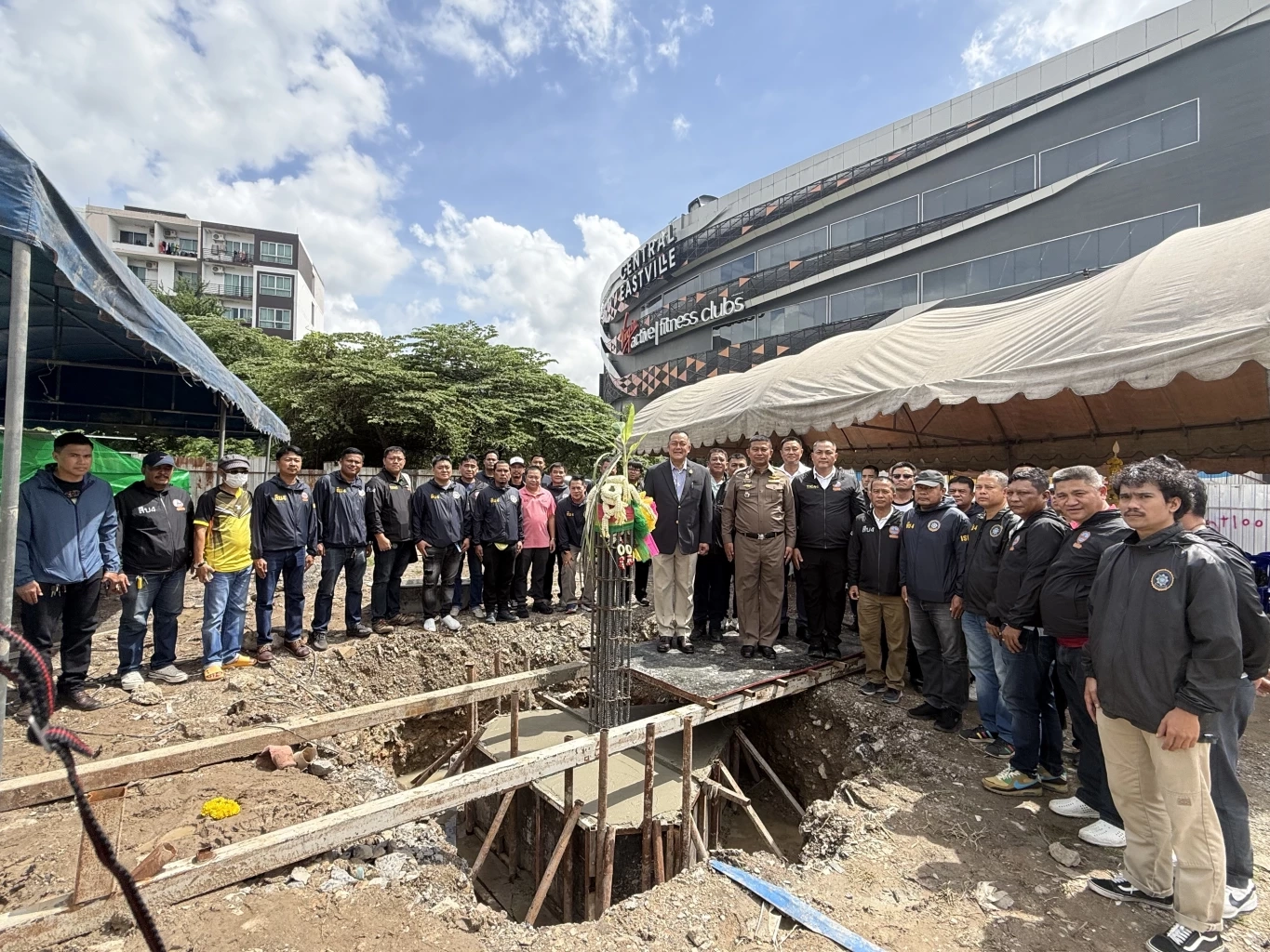 “รองจ๋อ” ประธานพิธียกเสาเอกที่ทำการ “สืบนครบาล 4” แห่งใหม่