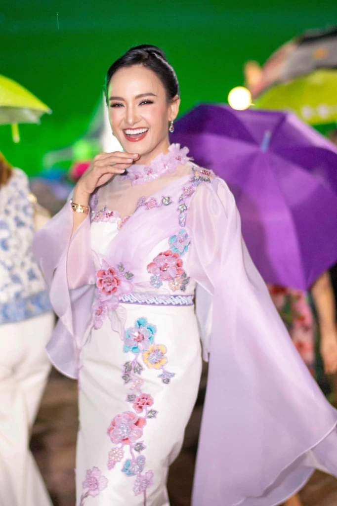 ก้อย  ศศิธร กิตติธรกุล 