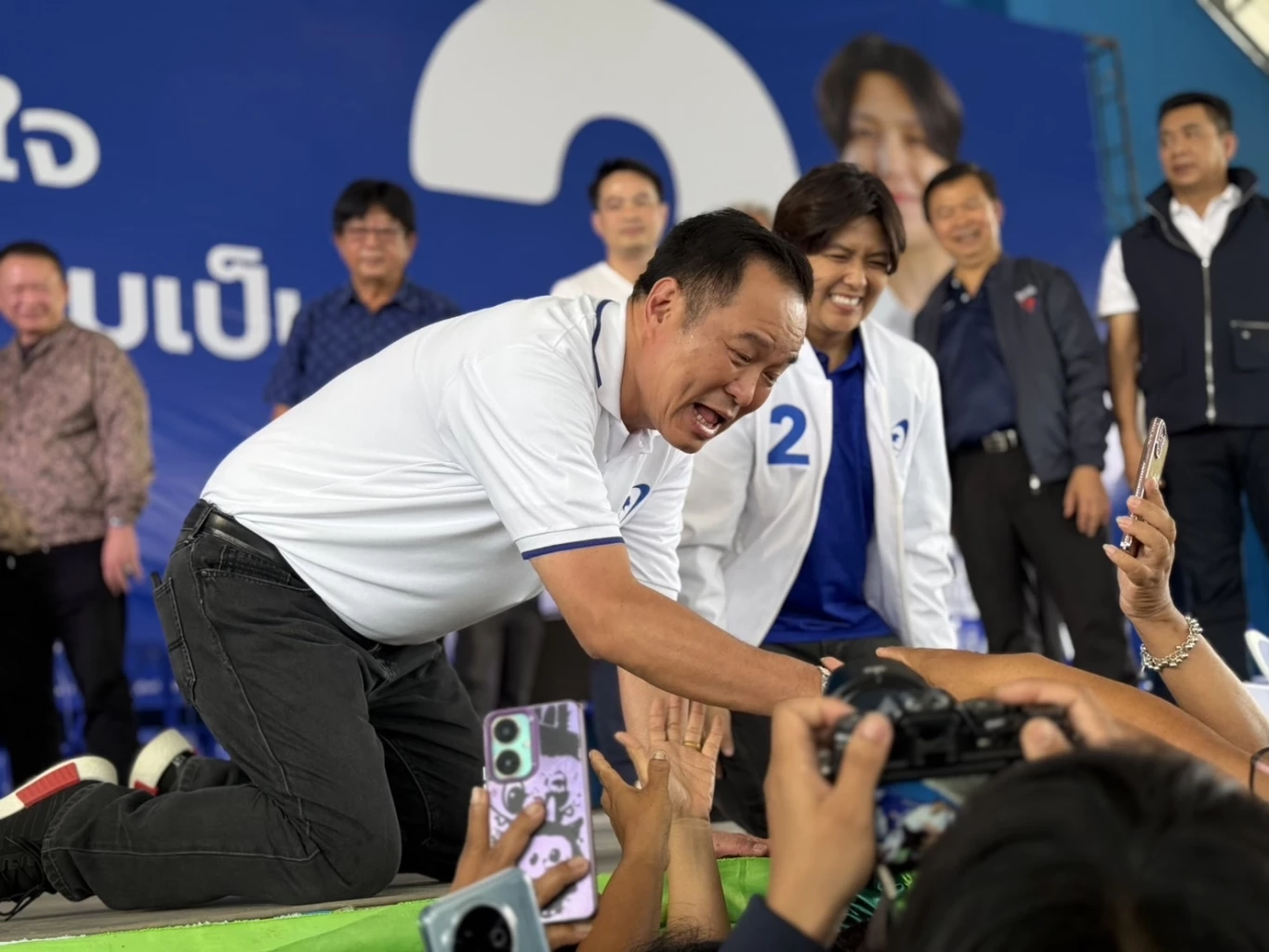 นายกฯหนู นำทีมหาเสียงเลือกซ่อมศรีสะเกษ พร้อมเปิดชื่อ เลขาธิการนายกรัฐมนตรี