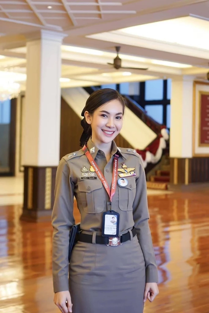 ทำความรู้จัก “ผู้กองแคท” สู่ตำแหน่ง ขรก. ปกครอง และรัฐสภาเกียกกาย