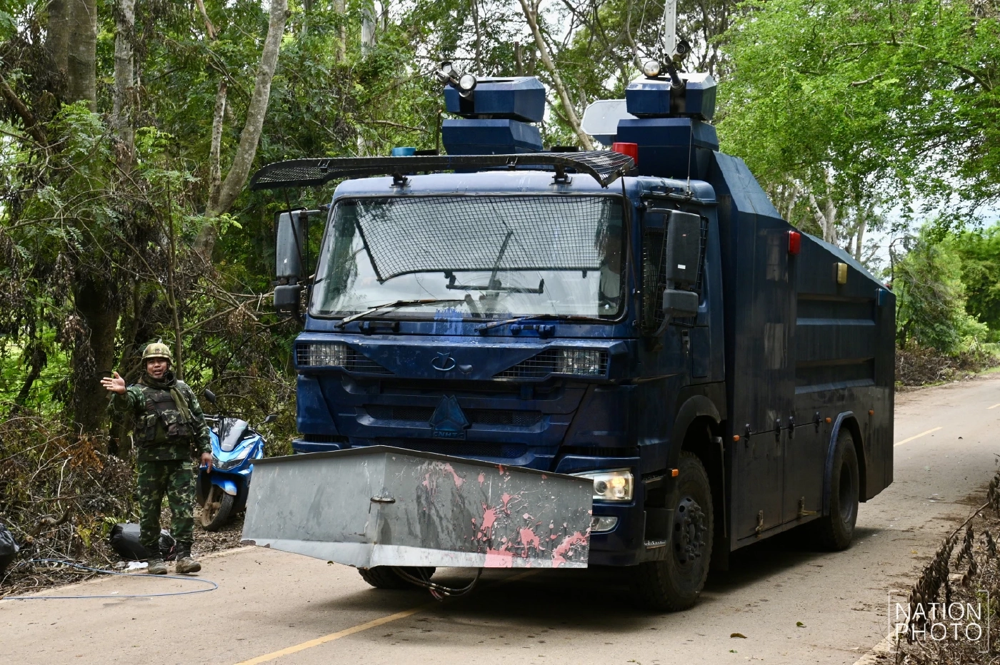 “รถจีโน่” มาแล้ว! สแตนบายพร้อมดับซ่า ม็อบกัมพูชา