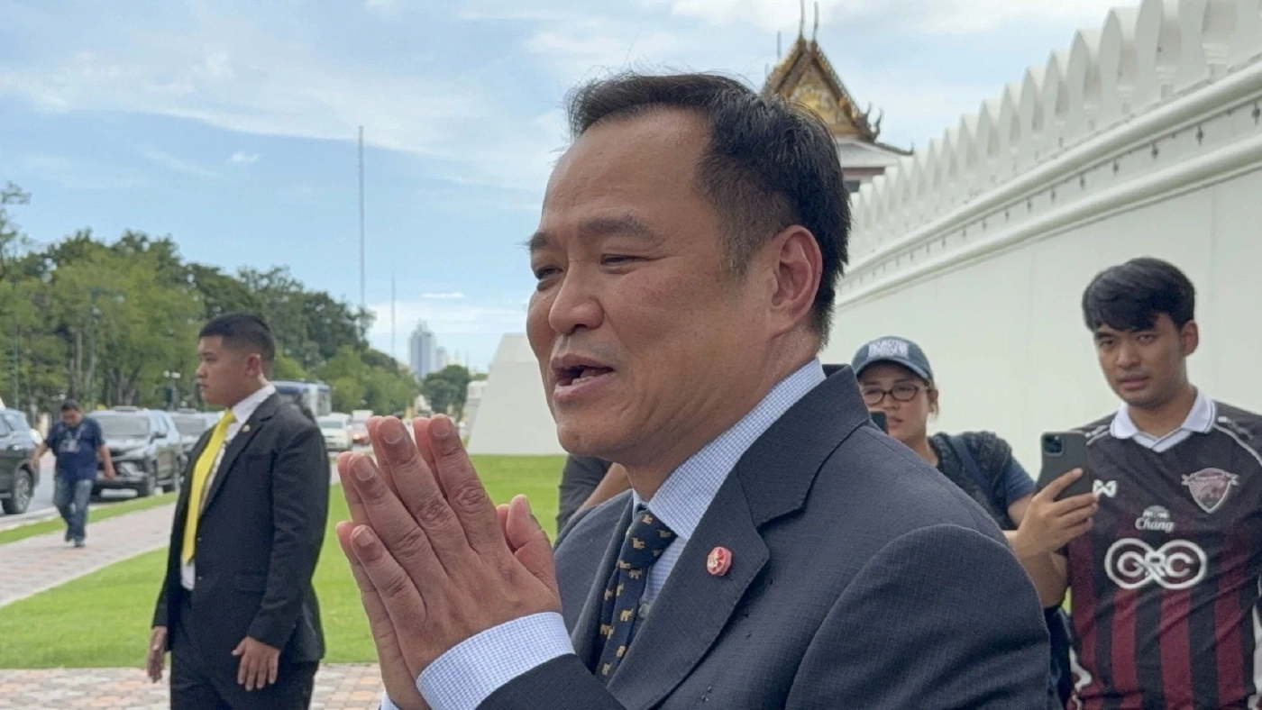 "นายกฯหนู" ไหว้ "ศาลหลักเมือง-วัดพระแก้ว" ก่อนนำรายชื่อ ครม. ขึ้นทูลเกล้าฯ เย็นนี้