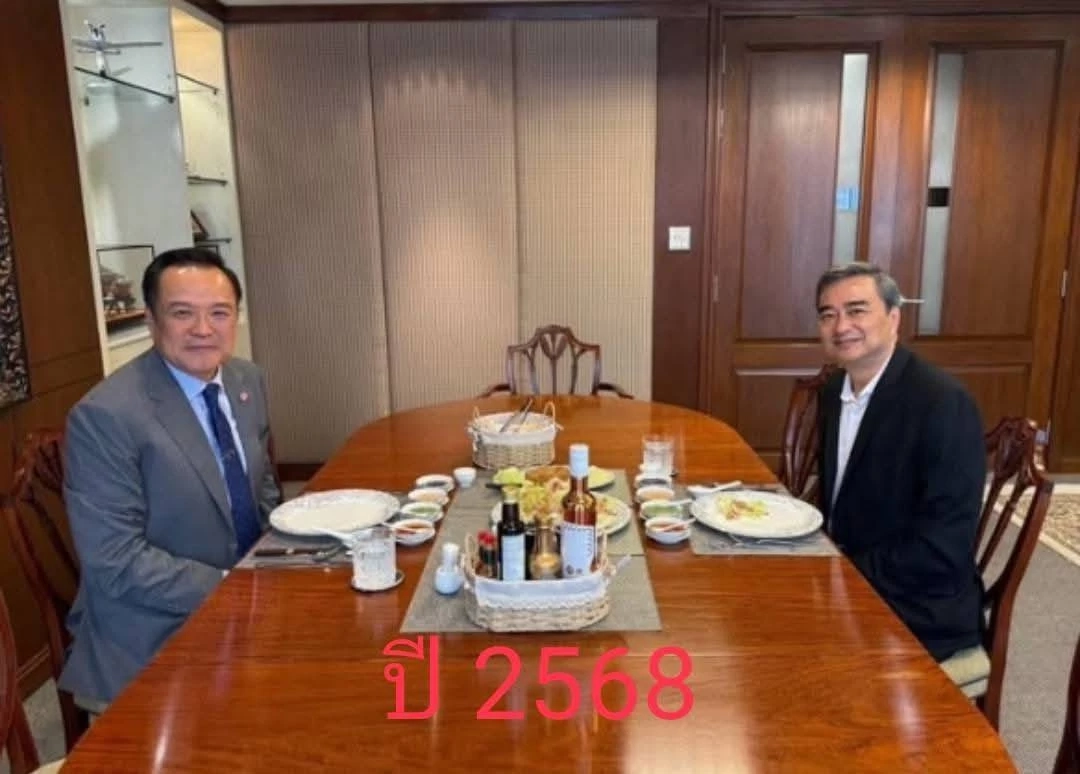 เป็นภาพเล่าเรื่อง นัยแห่งนัยทางการเมือง “อนุทิน” หารือ “อภิสิทธิ์”