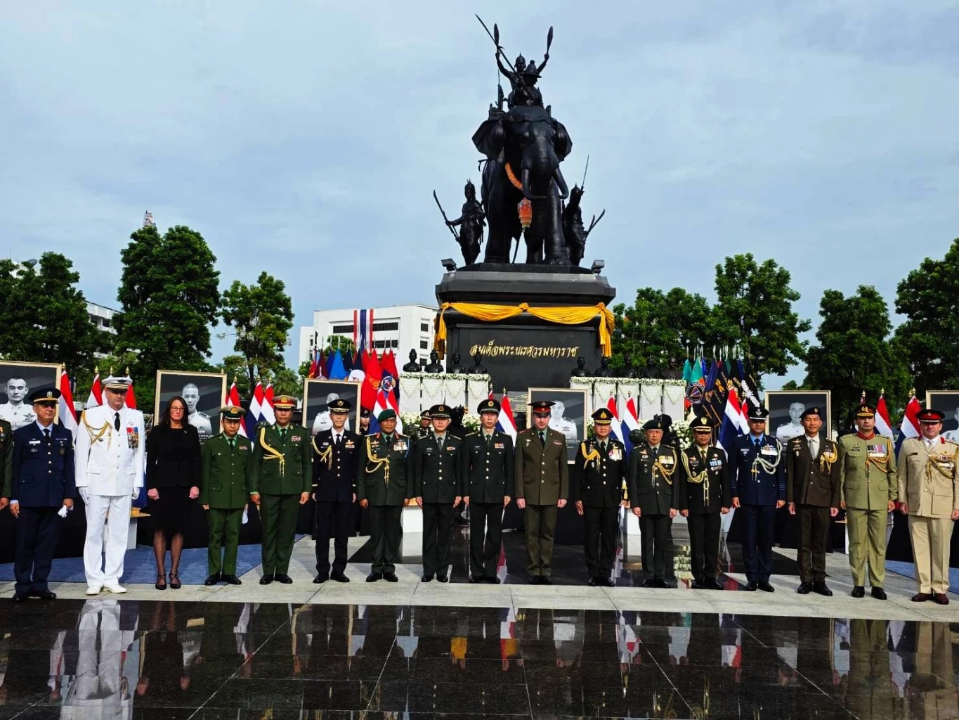 "กองทัพไทย" จัดพิธี "สดุดี 15 ทหารกล้า" อาลัย "14 เหยื่อผู้บริสุทธิ์" เหตุสู้รบไทย-กัมพูชา