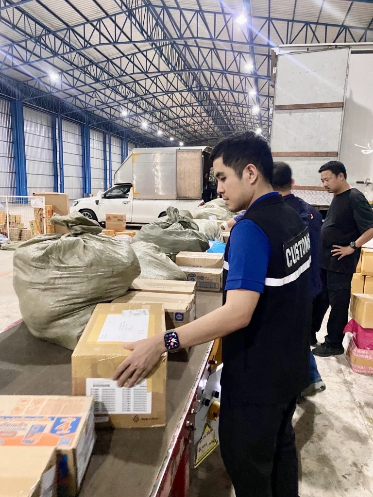 กรมศุลฯภ.4 กวาดล้างจับบุหรี่ไฟฟ้า-บุหรี่เถื่อน  มูลค่า 7 ล้าน