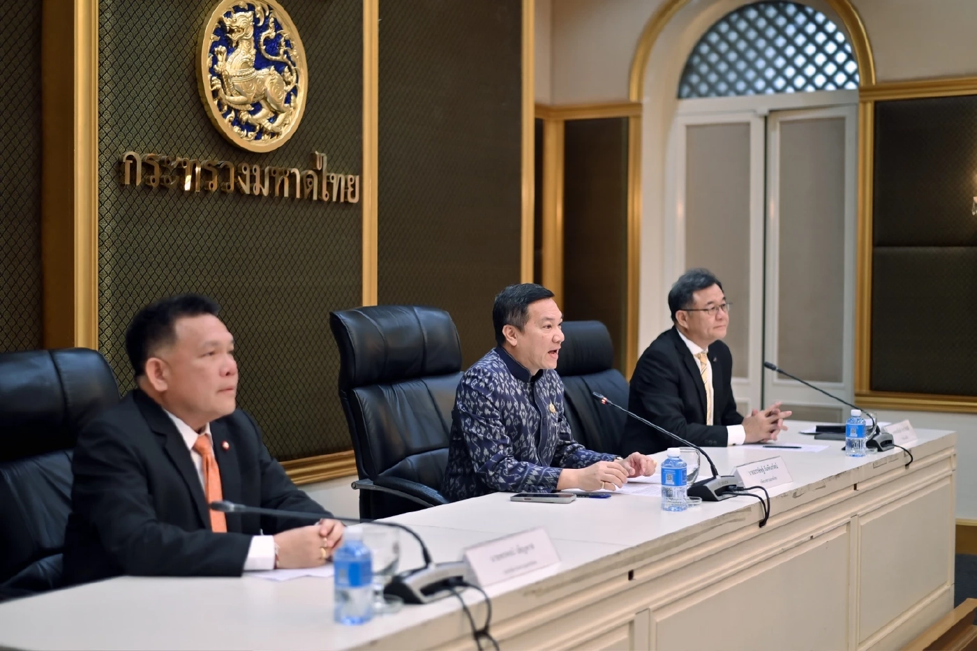 "ปลัด มท." แถลงปม "ที่ดินเขากระโดง" ยันกรมที่ดินทำตามศาลทุกอย่าง