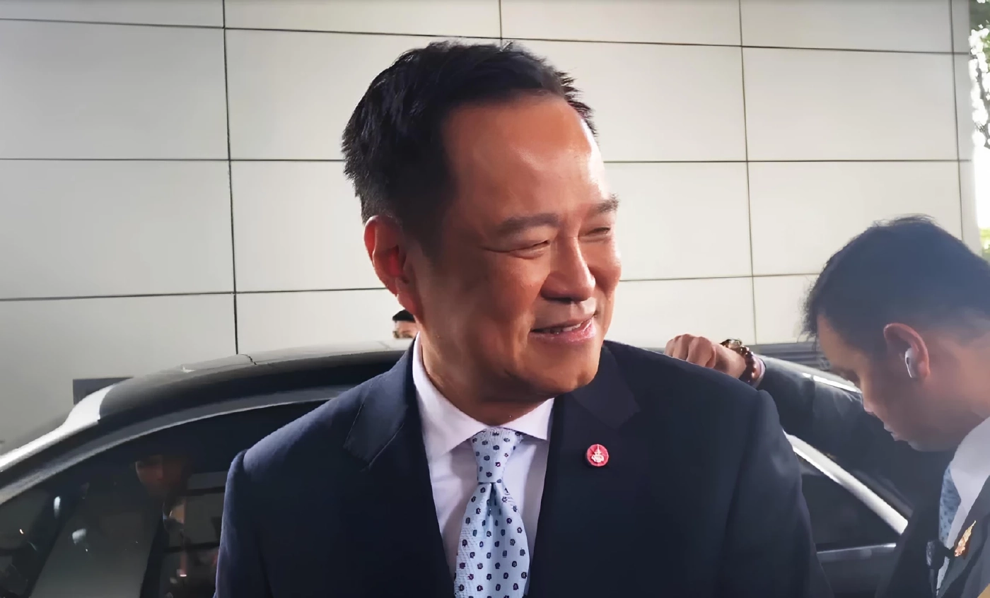 "อนุทิน" ยิ้มรับ ปัดตอบ หลังถูกโยงถนนทรุด เอี่ยว "ชิโน-ไทย"