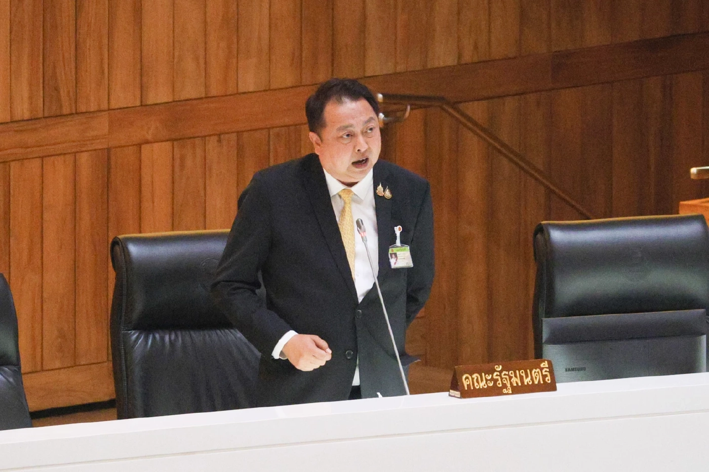 สุชาติ ชมกลิ่น