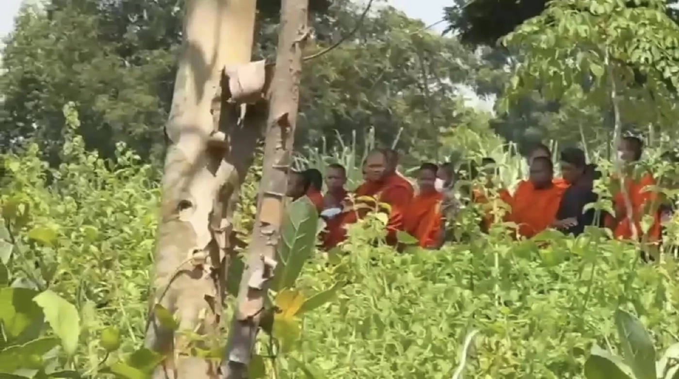 เเฉ! "กำนันลี" ขนชาวบ้านมายั่วยุ ป่วนทหารชายแดน "บ้านหนองจาน"