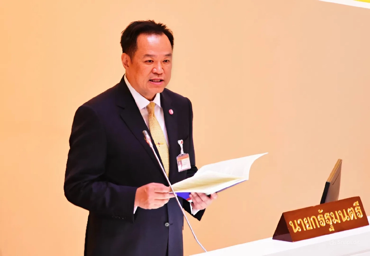 นายอนุทิน ชาญวีรกูล นายกรัฐมนตรี 