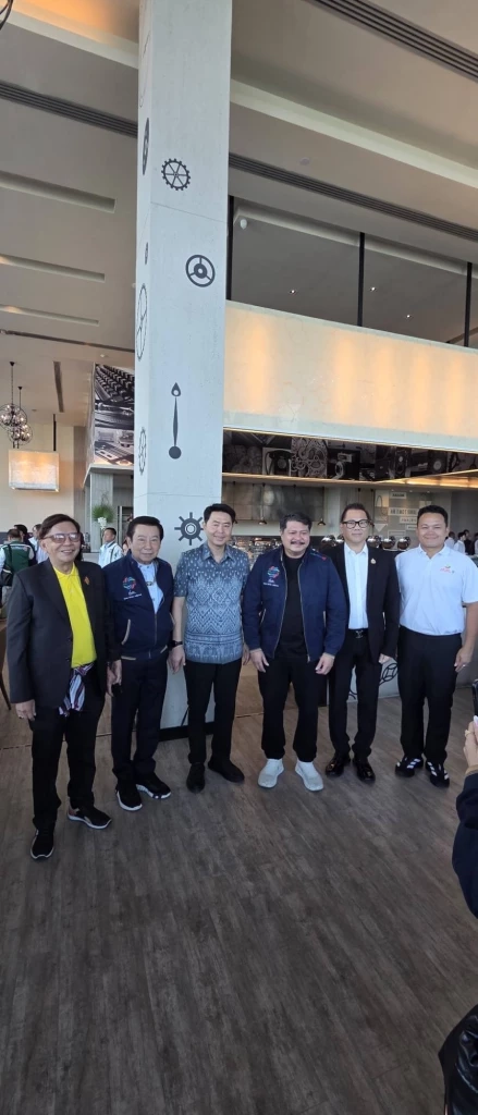 “ลุงป้อม” โผล่พัทยา ใครว่าวางมือ จัดประชุมลุยเลือกตั้ง