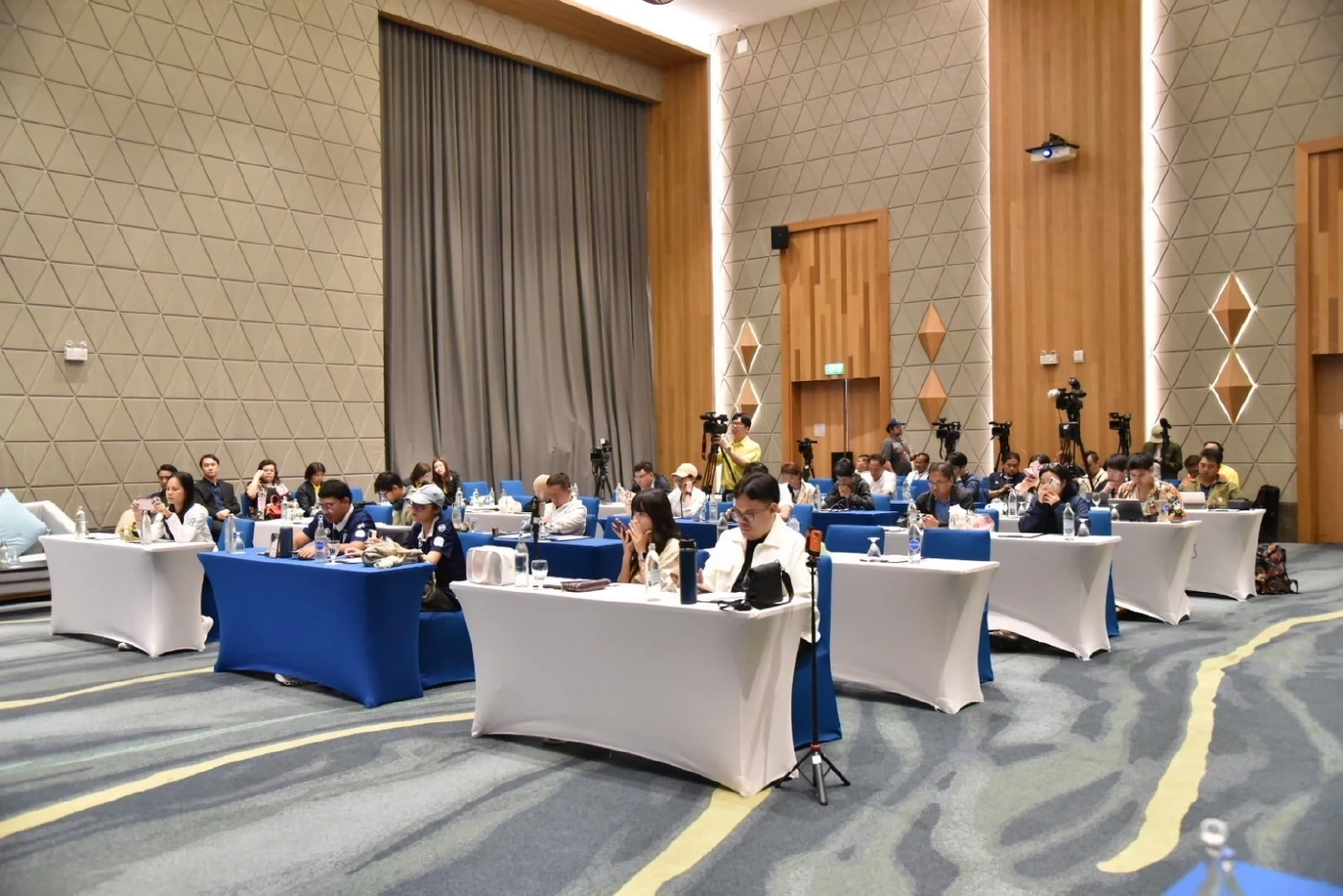 เลขากกต.เด้งรับยุบสภา 4 เดือน พร้อมเลือก สส.-ประชามติวันเดียวกัน