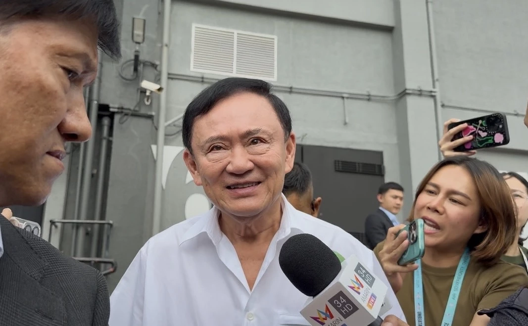 "ทักษิณ"  ออกจากพรรคเพื่อไทย ปัดตอบคำถามส่ง "ชัยเกษม" ชิงนายกหรือไม่ แค่มาให้กำลังใจ (มีคลิป)