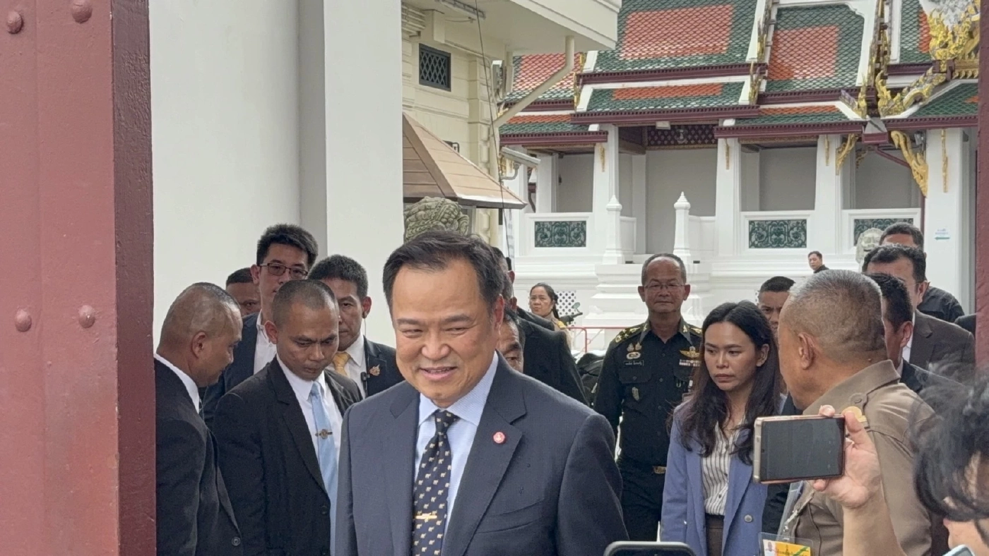 "นายกฯหนู" ไหว้ "ศาลหลักเมือง-วัดพระแก้ว" ก่อนนำรายชื่อ ครม. ขึ้นทูลเกล้าฯ เย็นนี้