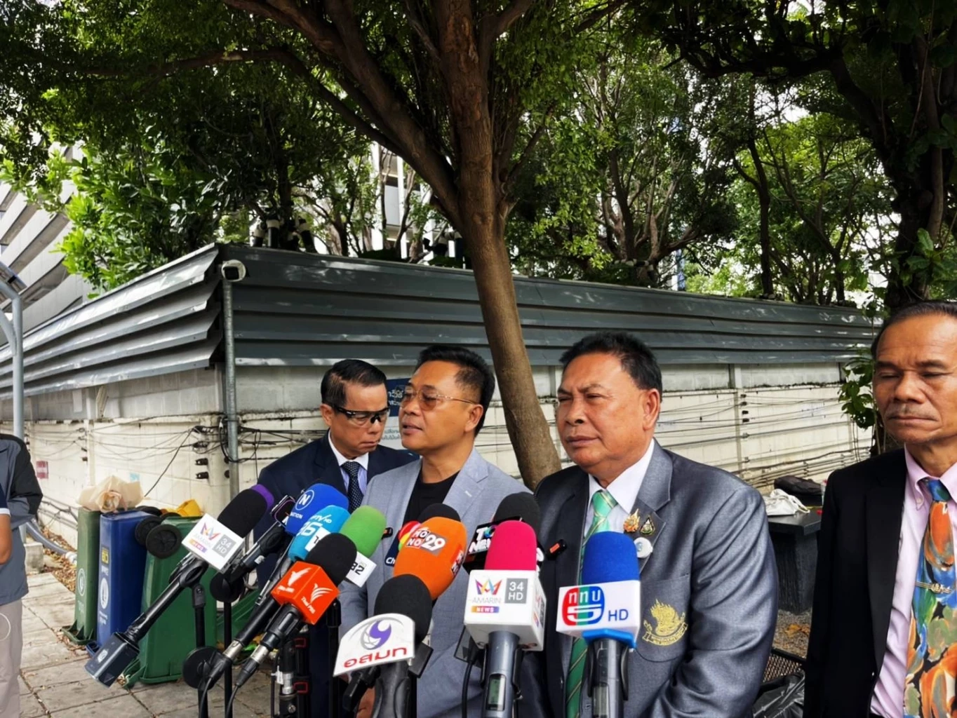 "สุรทิน-ไทกร" ถอนแจ้งความ มอง "ภูมิธรรม" สำนึกผิด ยืนยันไม่ได้ถูกกดดัน