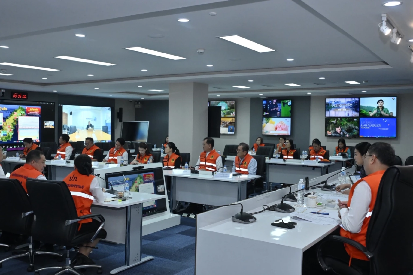 “ธีรรัตน์” หัวโต๊ะถกติดตามอุทกภัย-ดินถล่ม สั่งอปท.วางแผนรับมือ