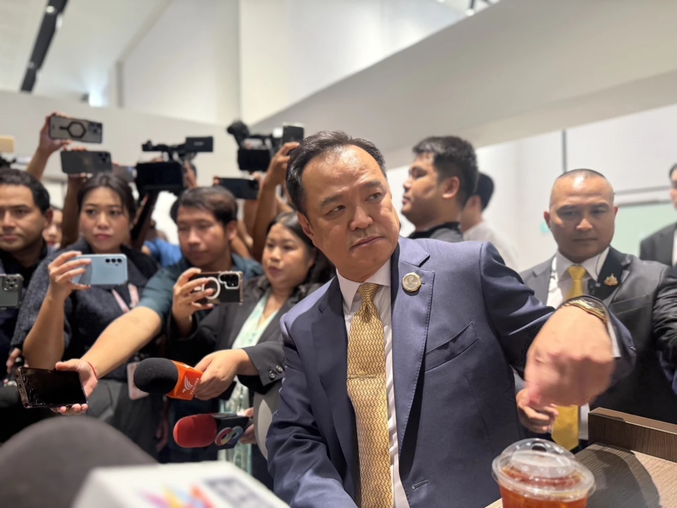 "นายกฯหนู" เปิดตัว "วรภัค ธันยาวงษ์" นั่ง "รมช.คลัง" เผย รู้จักกันมา 30 ปี ไม่เกี่ยงเป็นคนของรัฐบาลเดิม