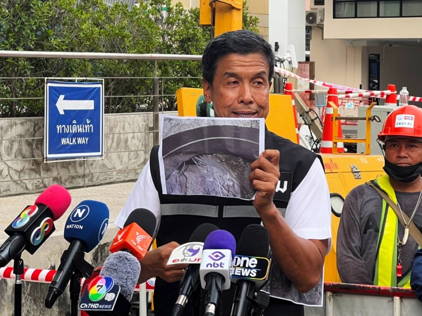 “ชัชชาติ” เผยสถานการณ์ \"ถนนสามเสนทรุด\" ดีขึ้น ดินเริ่มเสถียร