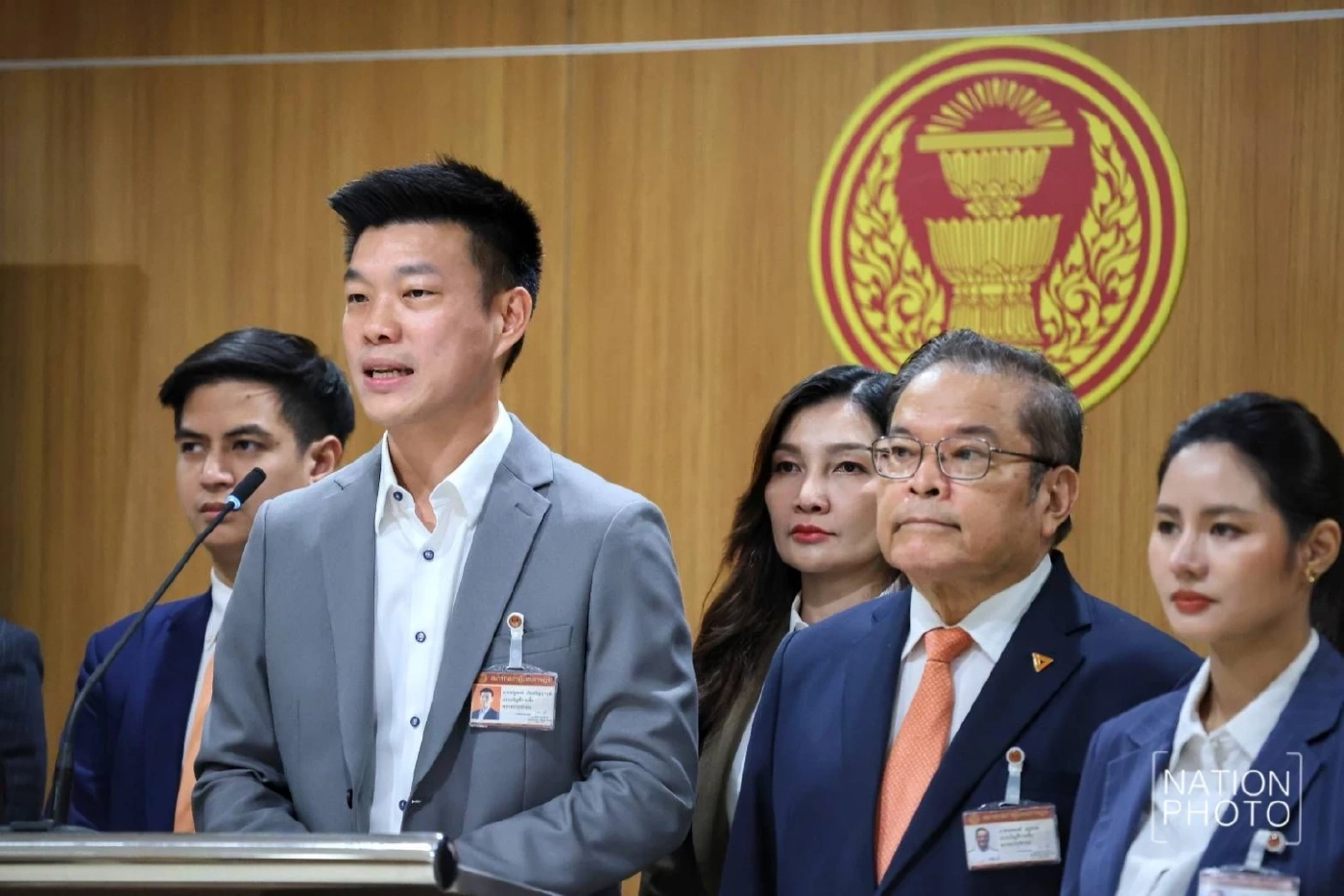 ปชน.ยื่นร่างแก้ไข รธน. หมวด 15/1 เสนอโมเดล 2 กลไกคู่ขนาน