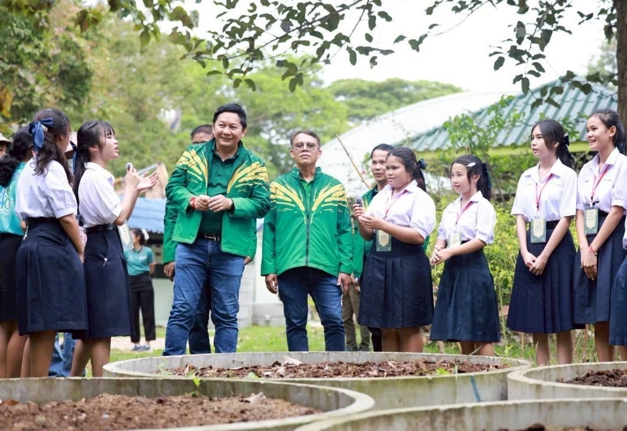 ธ.ก.ส. หนุนสร้างเยาวชนเข้าสู่ภาคการเกษตร \'โรงเรียนเกษตรธนากร\'