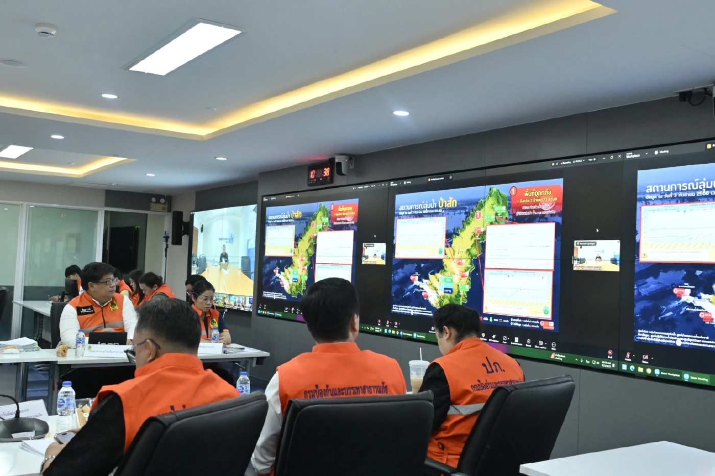 “ธีรรัตน์” หัวโต๊ะถกติดตามอุทกภัย-ดินถล่ม สั่งอปท.วางแผนรับมือ