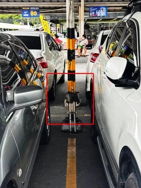 เตือนภัย! อย่าจับเสาไฟ "ลานจอดรถ" มั่วๆ อาจถึงขั้นเสียชีวิตจาก "ไฟดูด-ไฟรั่ว" ได้