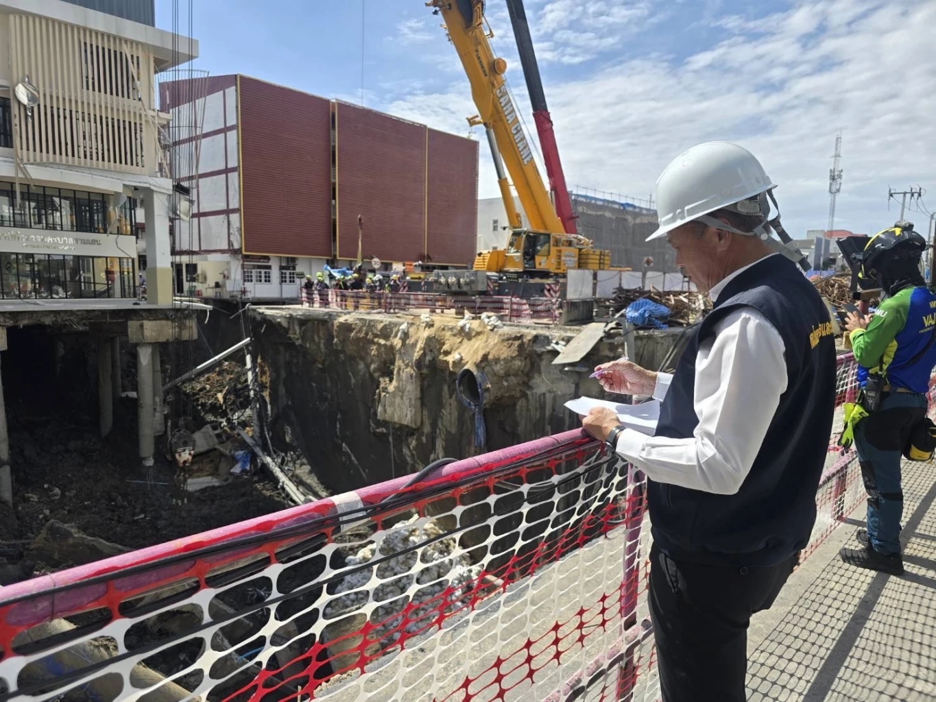 ยผ.ระดมทีมวิศวกรตรวจอาคารรอบเหตุหลุมยุบเพื่อความปลอดภัย