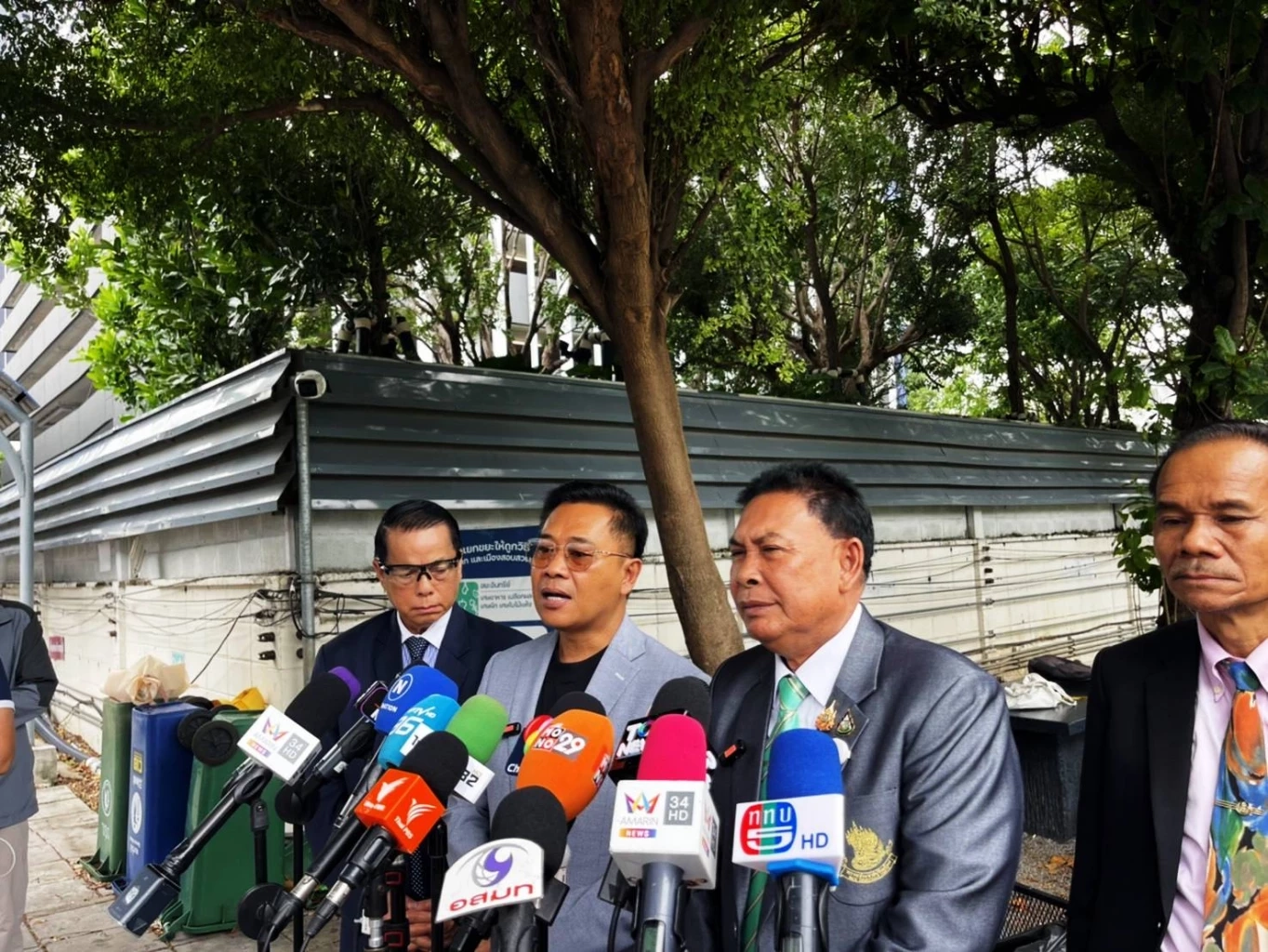 "สุรทิน-ไทกร" ถอนแจ้งความ มอง "ภูมิธรรม" สำนึกผิด ยืนยันไม่ได้ถูกกดดัน